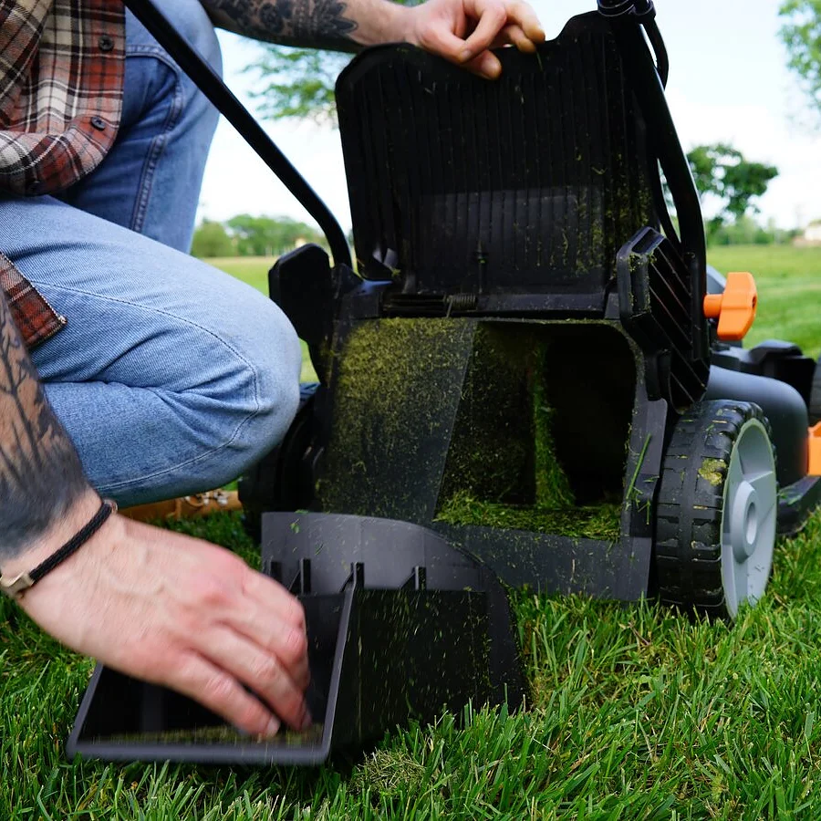 Cordless lawn mower WG743E 40V with battery and charger WORX